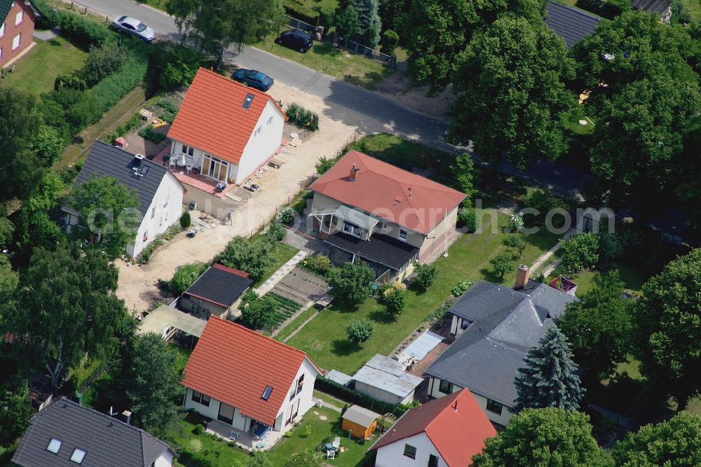 Berlin from the bird's eye view: Blick auf das Einfamilienhaus - Neubauwohngebiet im Musikerviertel an der Lotzingerstraße , Händelstraße , Bachstraße in Mahlsdorf.