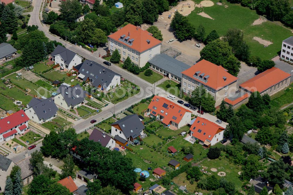 Berlin Mahldorf from above - Blick auf das Einfamilienhaus - Neubauwohngebiet an der Mahlsdorfer Grundschule , Pharrhufenweg , Marderweg , Feldrain in Mahlsdorf.