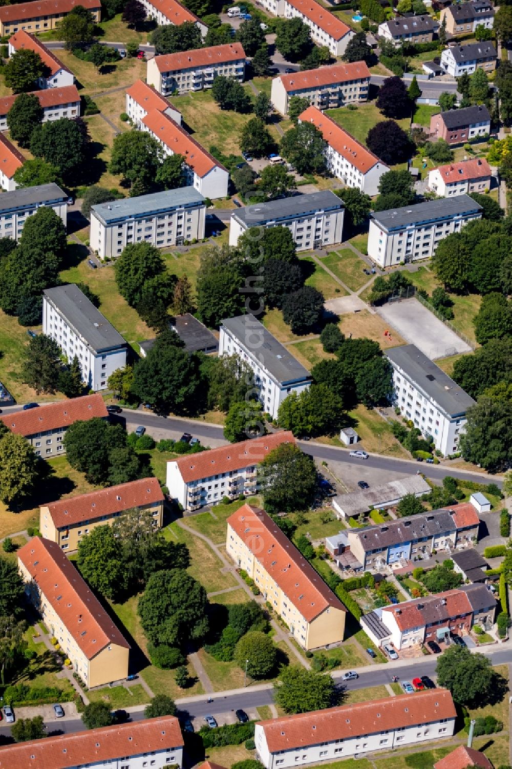 Aerial photograph Ahlen - Residential area of a multi-family house settlement at the Buergermeister-Corneli-Ring in Ahlen in the state North Rhine-Westphalia, Germany