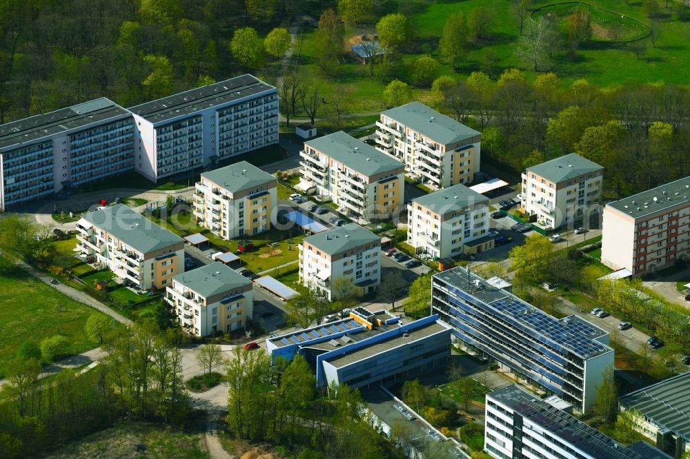 Aerial photograph Berlin - Residential area of the multi-family house settlement on Allee of Kosmonauten and dem Landschaftspark Herzberge in the district Lichtenberg in Berlin, Germany