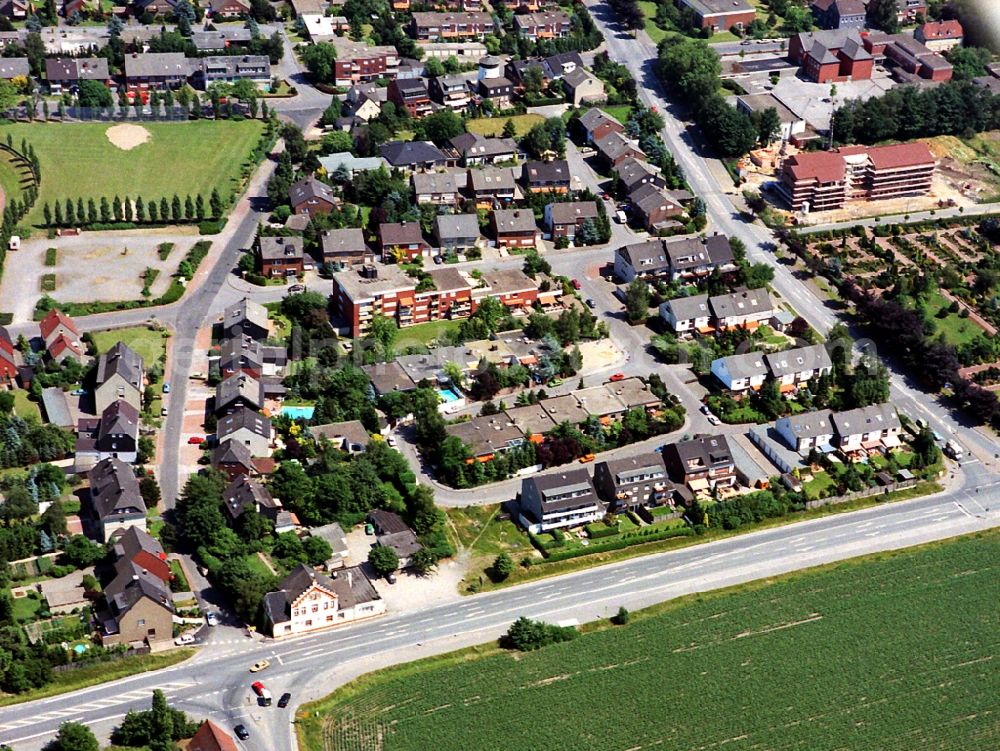 Aerial photograph Bottrop - Residential area of a multi-family house settlement Alleestrasse - Am Tollstock destrict Kirchhellen in Bottrop in the state North Rhine-Westphalia