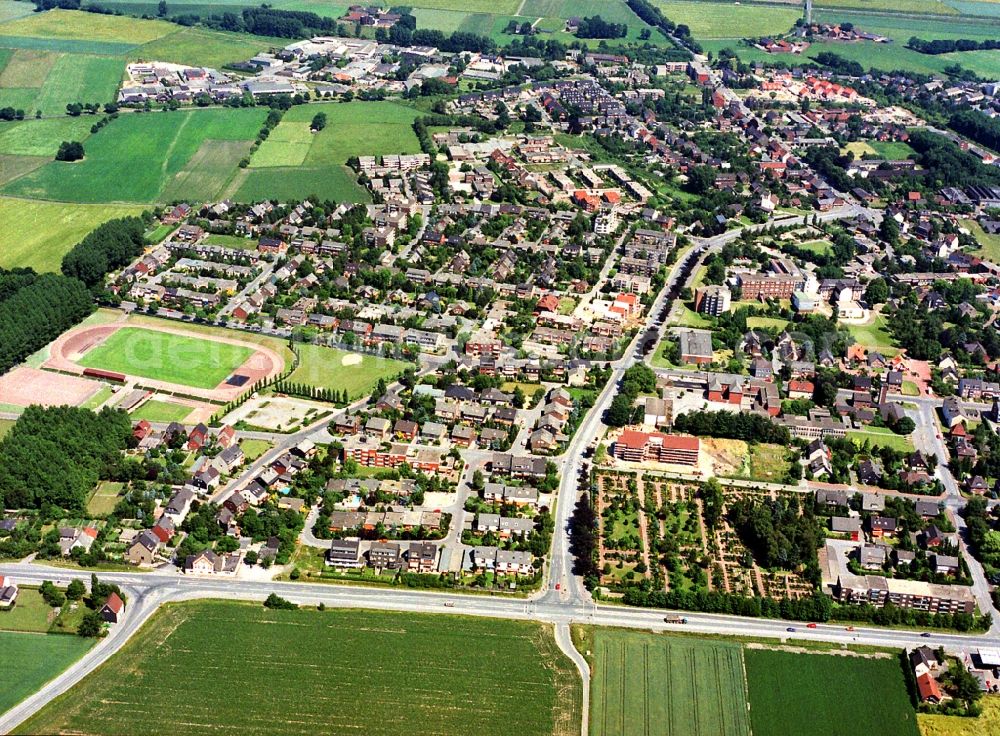 Aerial image Bottrop - Residential area of a multi-family house settlement Alleestrasse - Am Tollstock destrict Kirchhellen in Bottrop in the state North Rhine-Westphalia