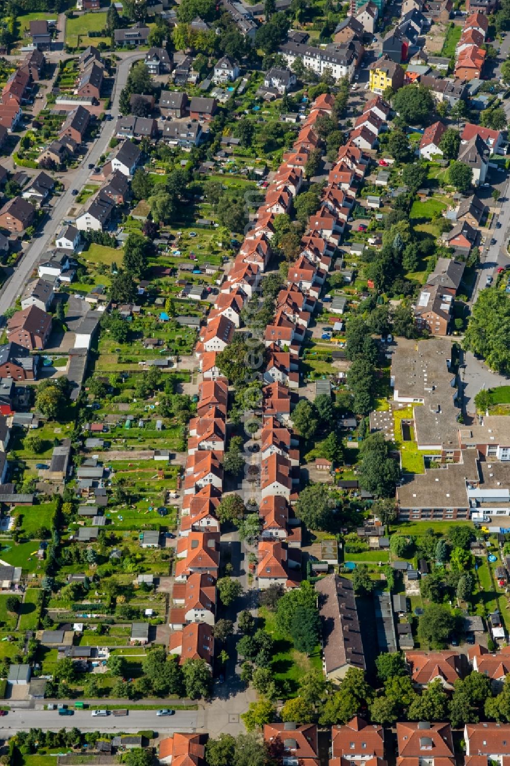 Aerial photograph Lünen - Residential area of the multi-family house settlement Alte Kolonie Brambauer in Luenen in the state North Rhine-Westphalia