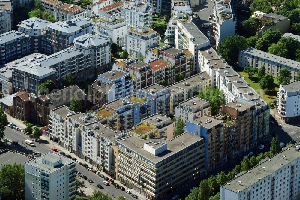 Aerial photograph Berlin - Residential area of the multi-family house settlement on Annenstrasse corner Heinrich-Heine-Strasse in Berlin, Germany