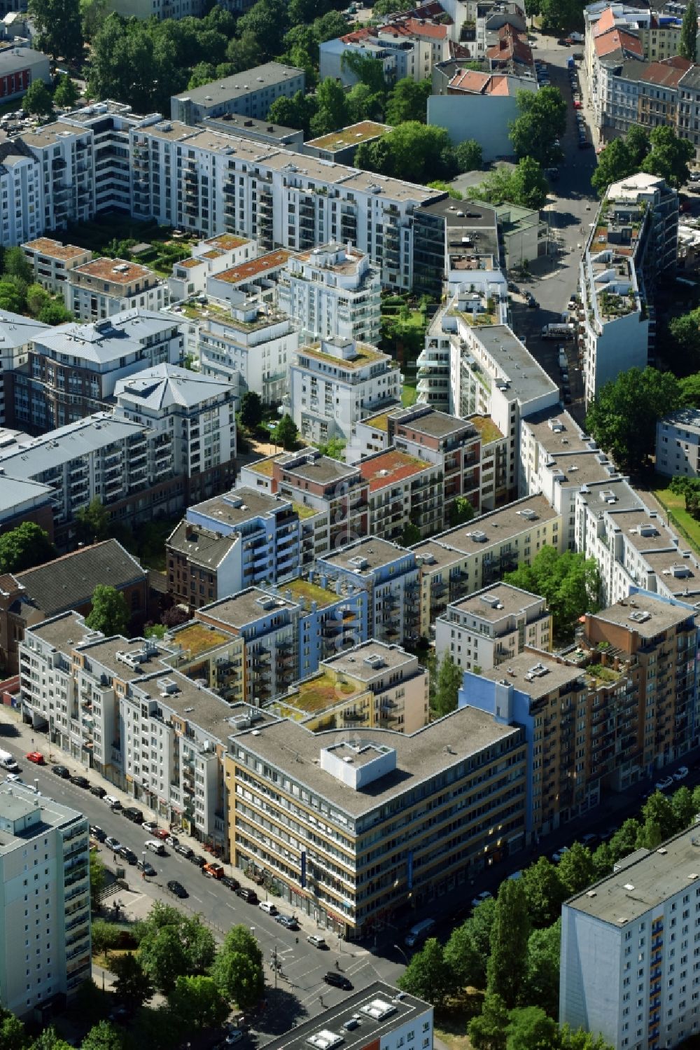 Berlin from above - Residential area of the multi-family house settlement on Annenstrasse corner Heinrich-Heine-Strasse in Berlin, Germany