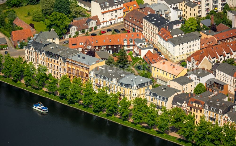 Aerial image Schwerin - Residential area of a multi-family house settlement August-Bebel-Strasse on lake Pfaffenteich in Schwerin in the state Mecklenburg - Western Pomerania