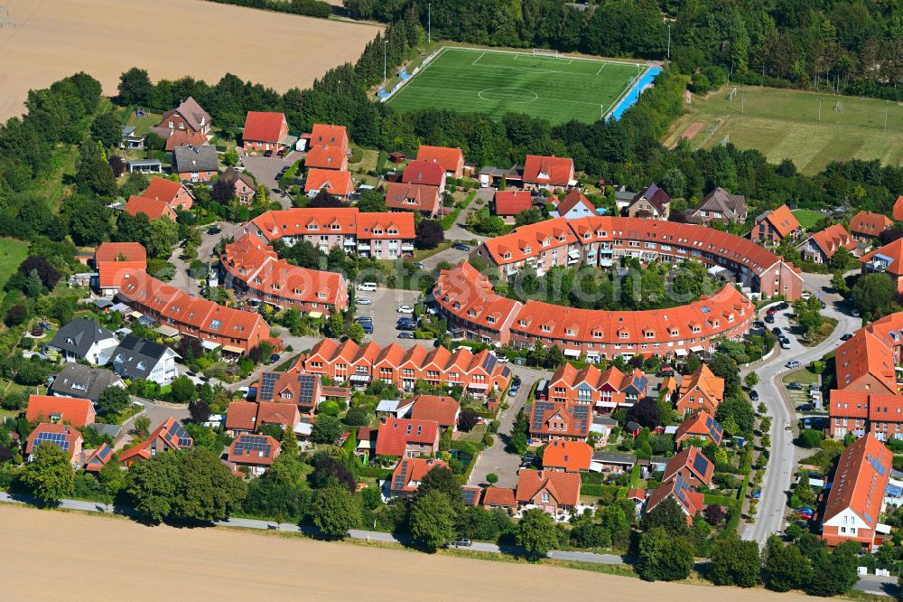 Bad Schwartau from the bird's eye view: Residential area of the multi-family house settlement on street Kornrade in Bad Schwartau in the state Schleswig-Holstein, Germany