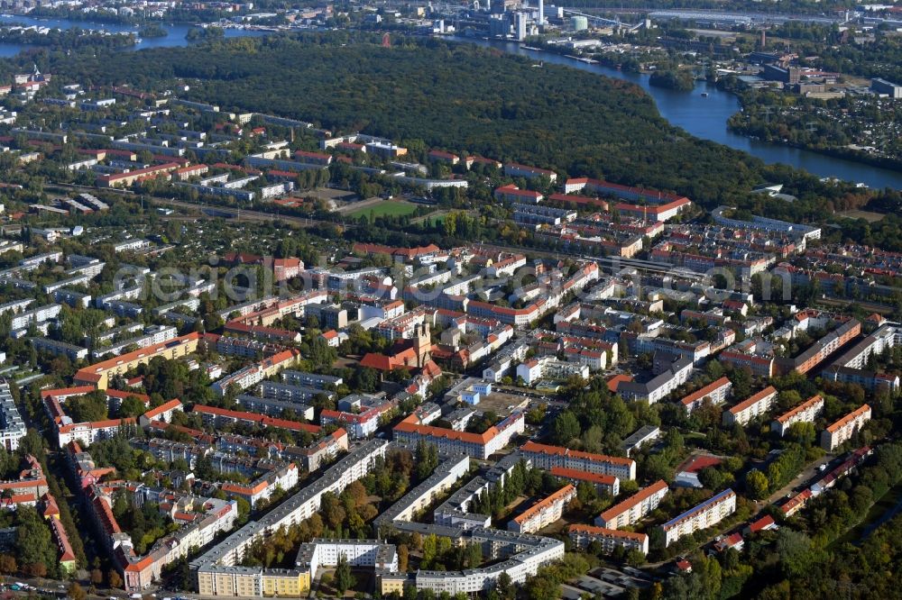 Berlin from the bird's eye view: Residential area of the multi-family house settlement Baumschulenstrasse in the district Baumschulenweg in Berlin, Germany