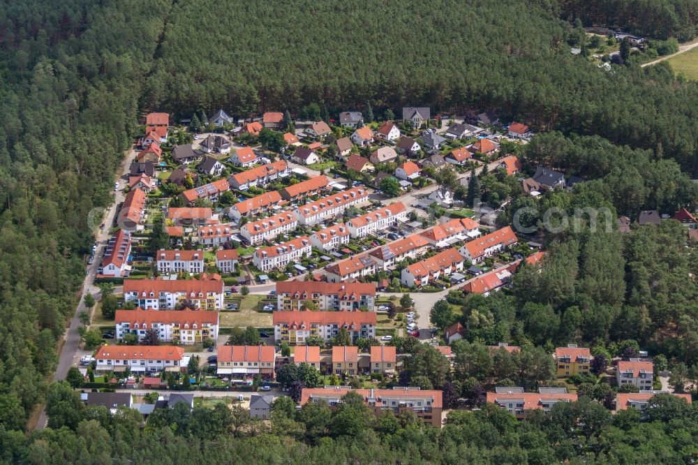 Aerial photograph Beelitz - Residential area of the multi-family house settlement on Carl-von-Ossietzki-Strasse in Beelitz in the state Brandenburg, Germany