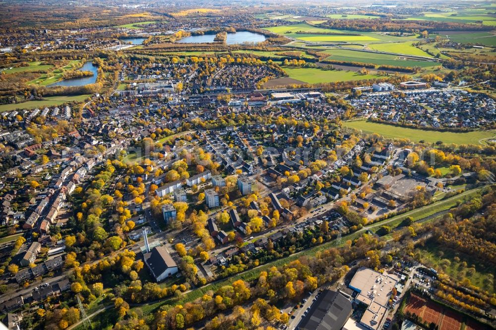 Duisburg from the bird's eye view: Residential area of the multi-family house settlement Ueber dem Bruch - Im Aehrenfeld in Duisburg in the state North Rhine-Westphalia, Germany