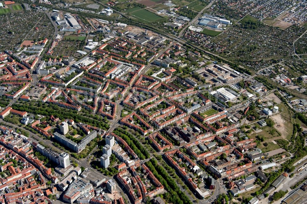 Erfurt from above - Residential area of the multi-family house settlement on Rathenaustrasse in the district Kraempfervorstadt in Erfurt in the state Thuringia, Germany