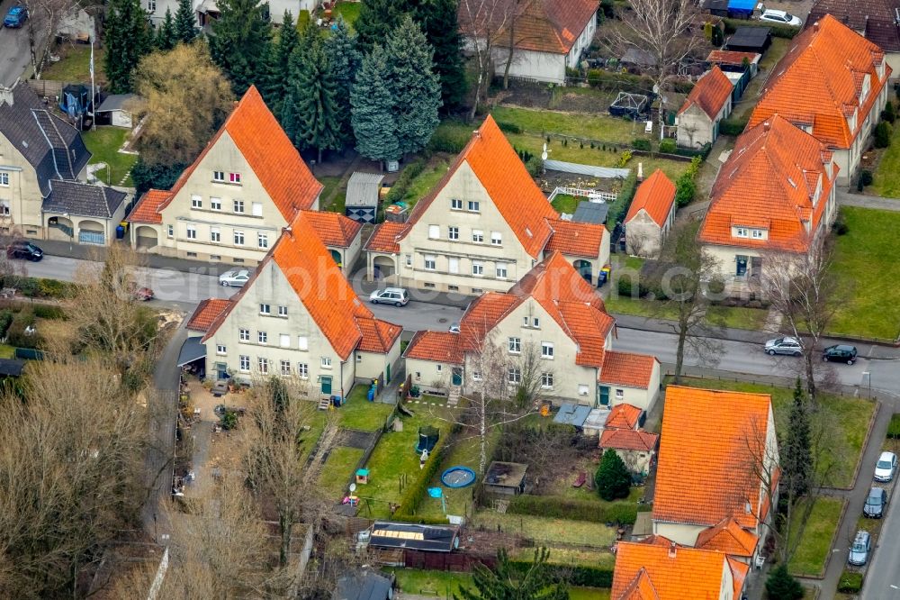 Bottrop from the bird's eye view: Residential area of the multi-family house settlement Bergbausiedlung Welheimer Mark on Gerhard-Kuechen-Strasse in Bottrop in the state North Rhine-Westphalia, Germany