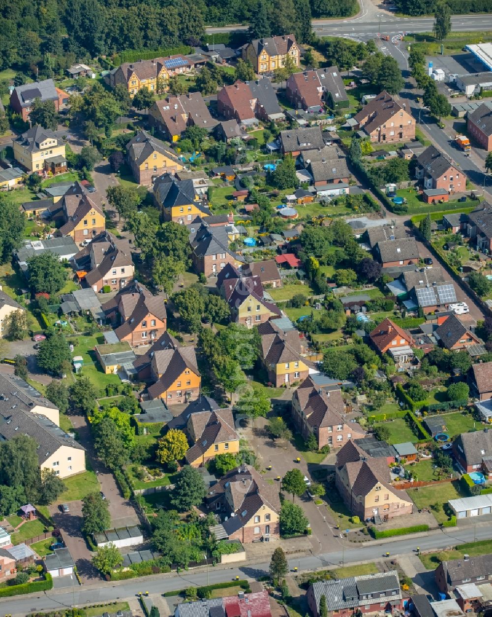 Aerial image Bergkamen - Residential area of a multi-family house settlement in the Knappenstrasse in Bergkamen in the state North Rhine-Westphalia