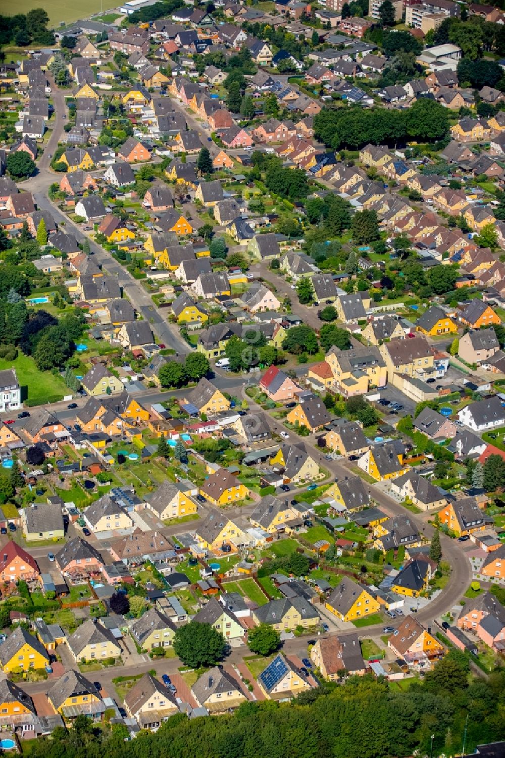 Aerial image Bergkamen - Residential area of a multi-family house settlement Westfalenstrasse - Overberger street in Bergkamen in the state North Rhine-Westphalia