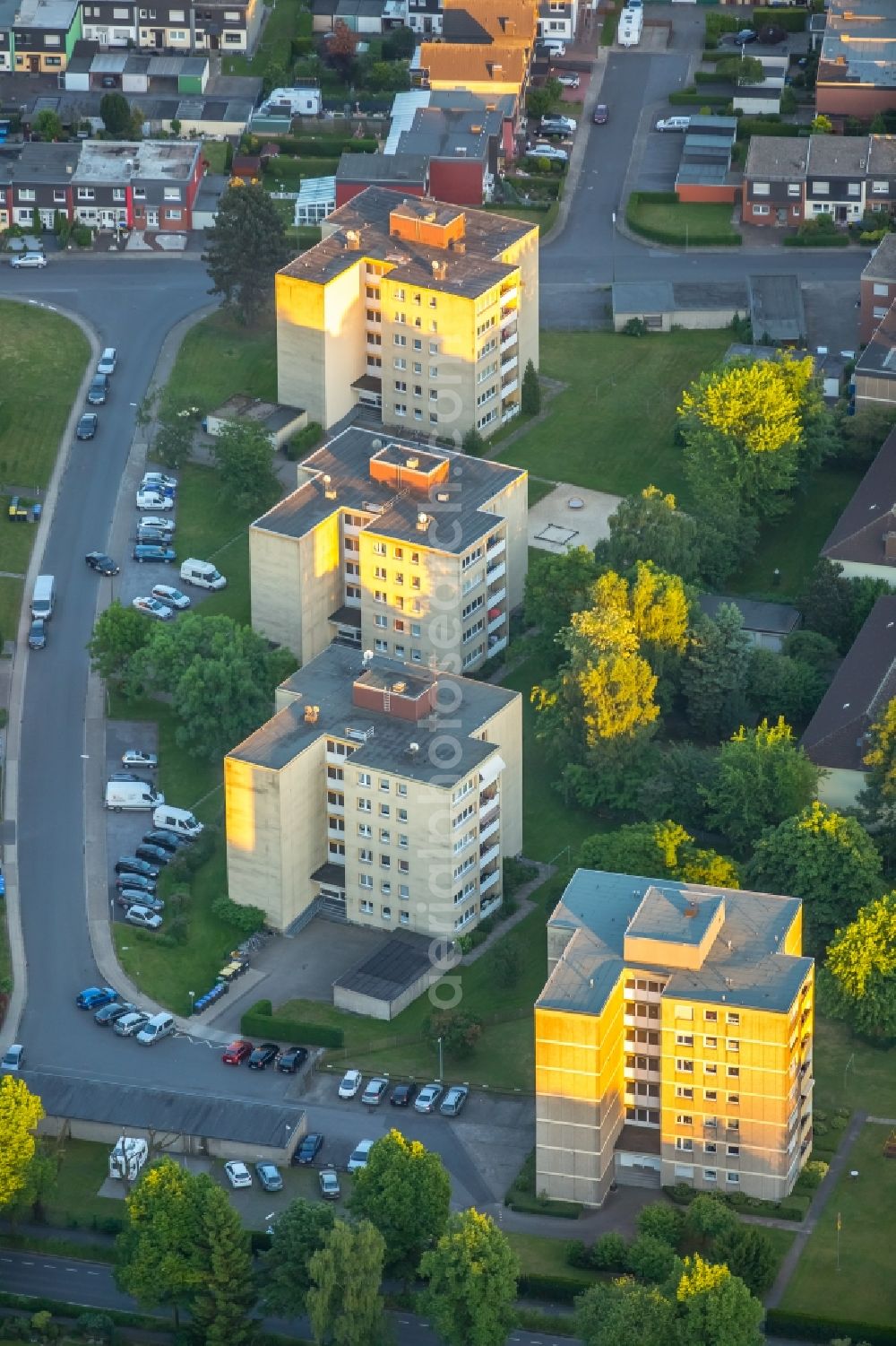 Aerial photograph Bergkamen - Residential area of a multi-family house settlement in Bergkamen in the state North Rhine-Westphalia, Germany