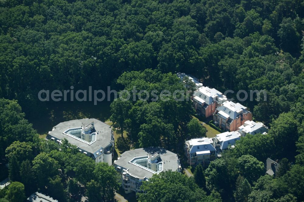 Berlin from above - Roof and wall structures in residential area of a multi-family house settlement Libboldallee in Berlin in Germany