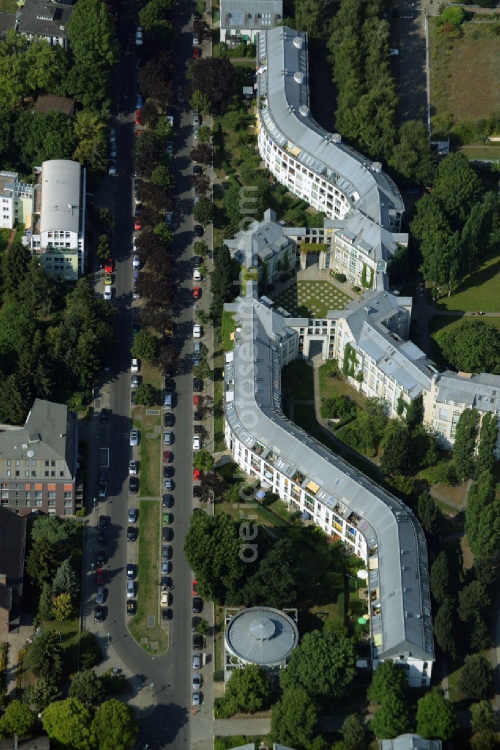 Berlin from the bird's eye view: Residential area of a multi-family house settlement Strasse Am Tegeler Hafen in Berlin in Germany