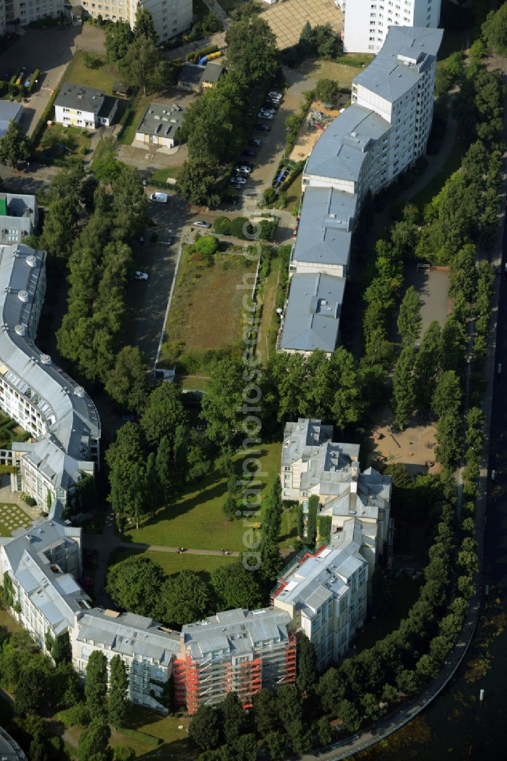 Aerial image Berlin - Residential area of a multi-family house settlement Strasse Am Tegeler Hafen in Berlin in Germany