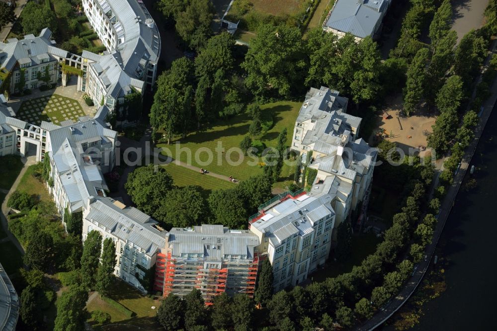 Aerial photograph Berlin - Residential area of a multi-family house settlement Strasse Am Tegeler Hafen in Berlin in Germany