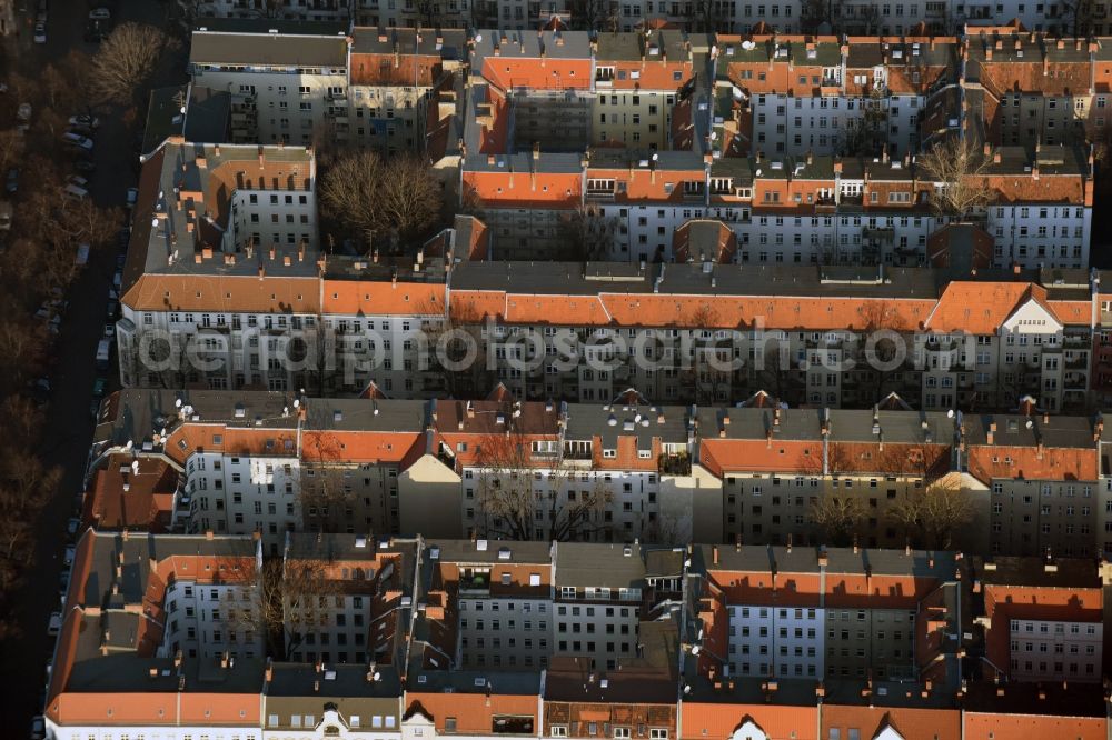 Aerial image Berlin - Roof and wall structures in residential area of a multi-family house settlement on Sonnenallee destrict Neukoelln in Berlin in Germany