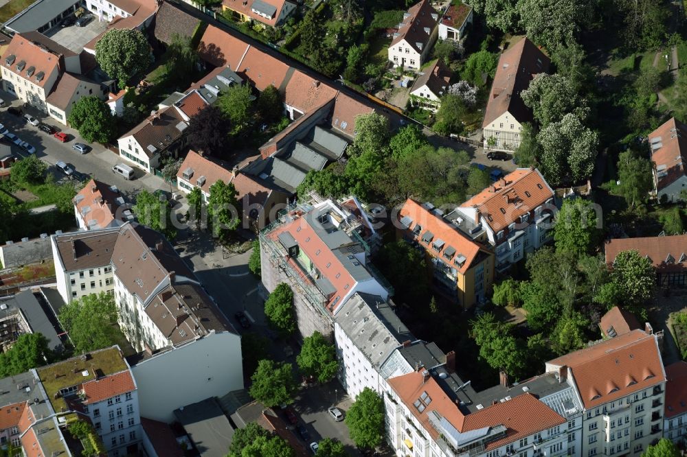 Aerial photograph Berlin - Residential area of a multi-family house settlement Richardstrasse am Richardplatz im Bezirk Neukoelln in Berlin in Berlin, Germany