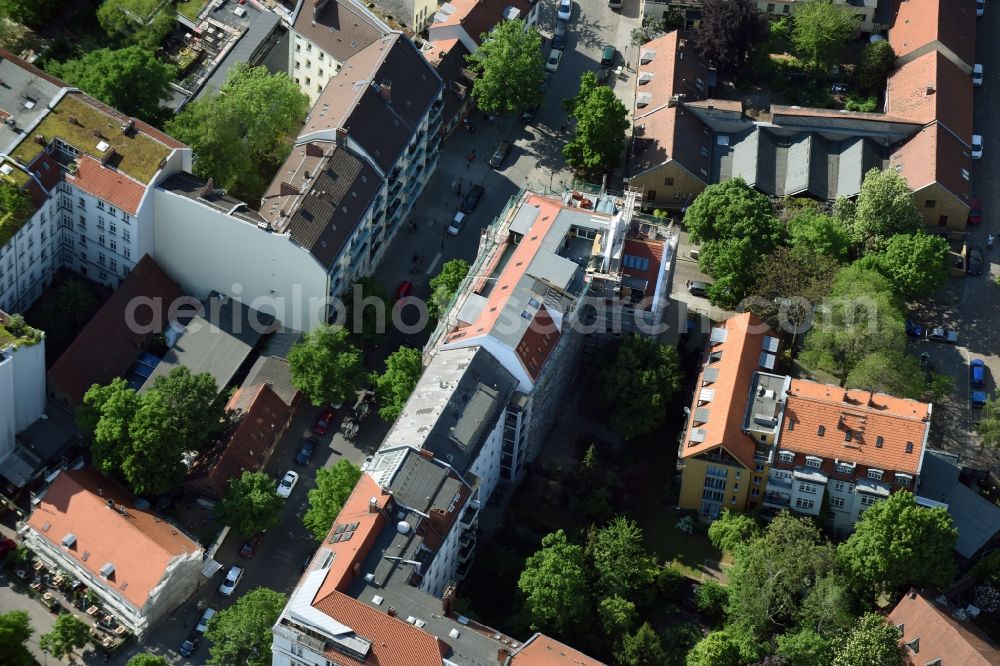 Berlin from the bird's eye view: Residential area of a multi-family house settlement Richardstrasse am Richardplatz im Bezirk Neukoelln in Berlin in Berlin, Germany