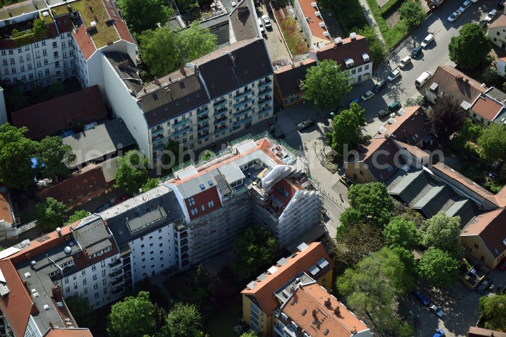 Aerial photograph Berlin - Residential area of a multi-family house settlement Richardstrasse am Richardplatz im Bezirk Neukoelln in Berlin in Berlin, Germany