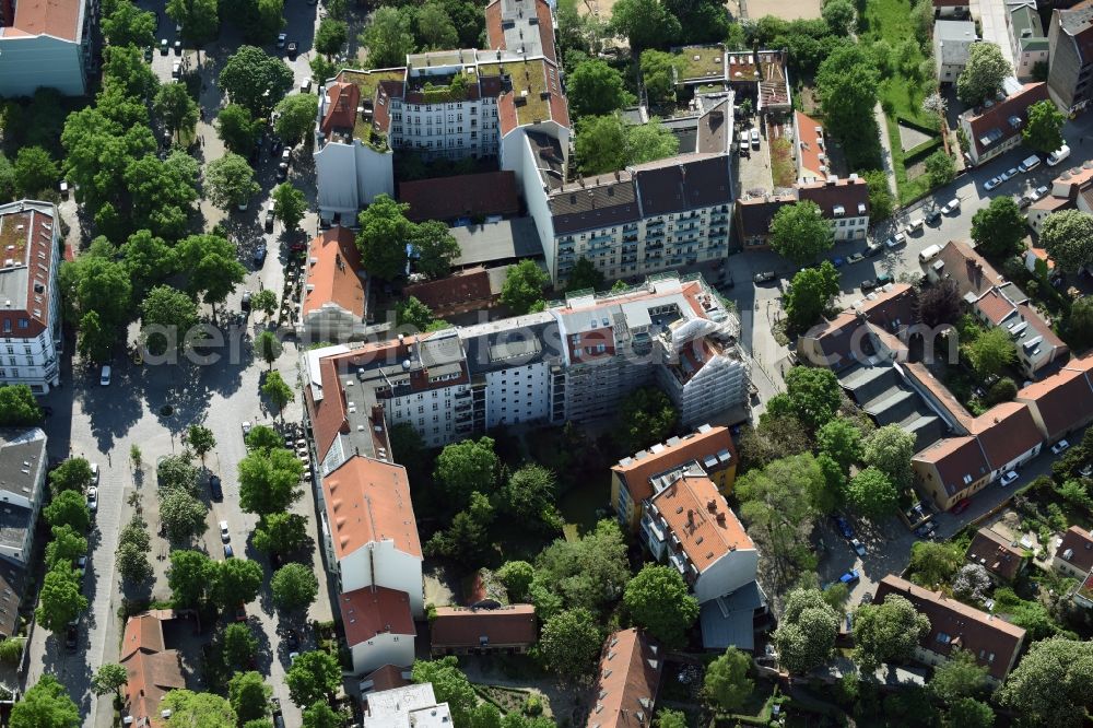 Berlin from above - Residential area of a multi-family house settlement Richardstrasse am Richardplatz im Bezirk Neukoelln in Berlin in Berlin, Germany