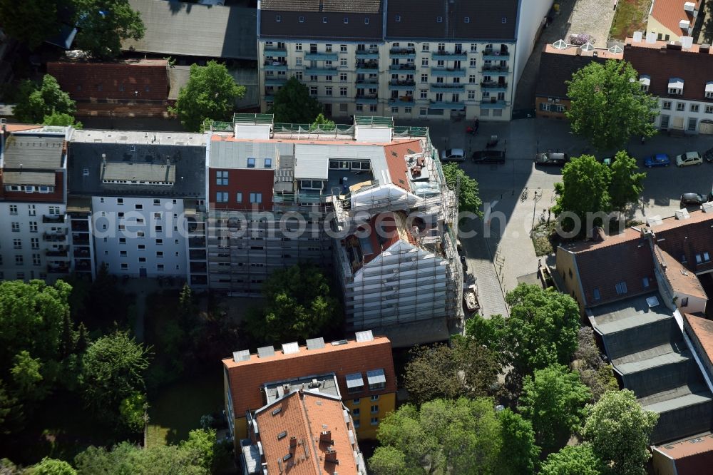 Berlin from the bird's eye view: Residential area of a multi-family house settlement Richardstrasse am Richardplatz im Bezirk Neukoelln in Berlin in Berlin, Germany