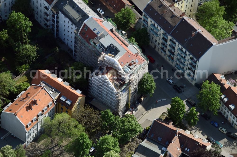 Aerial image Berlin - Residential area of a multi-family house settlement Richardstrasse am Richardplatz im Bezirk Neukoelln in Berlin in Berlin, Germany