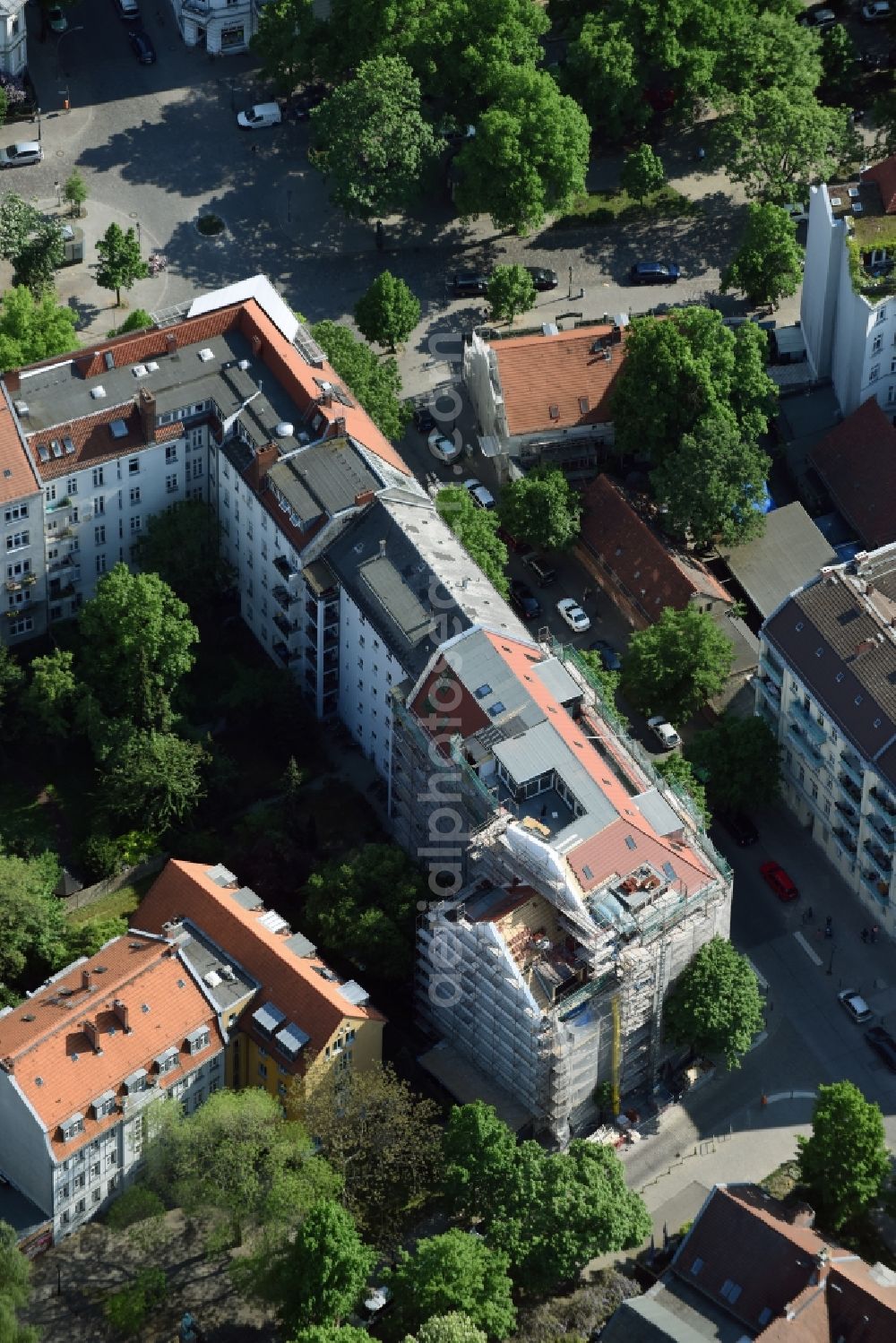 Aerial photograph Berlin - Residential area of a multi-family house settlement Richardstrasse am Richardplatz im Bezirk Neukoelln in Berlin in Berlin, Germany