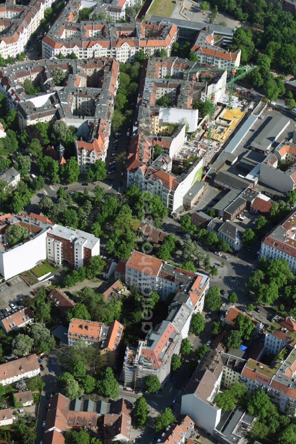 Berlin from the bird's eye view: Residential area of a multi-family house settlement Richardstrasse am Richardplatz im Bezirk Neukoelln in Berlin in Berlin, Germany