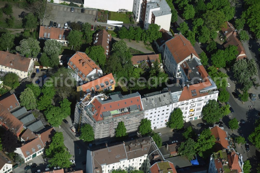 Aerial image Berlin - Residential area of a multi-family house settlement Richardstrasse am Richardplatz im Bezirk Neukoelln in Berlin in Berlin, Germany