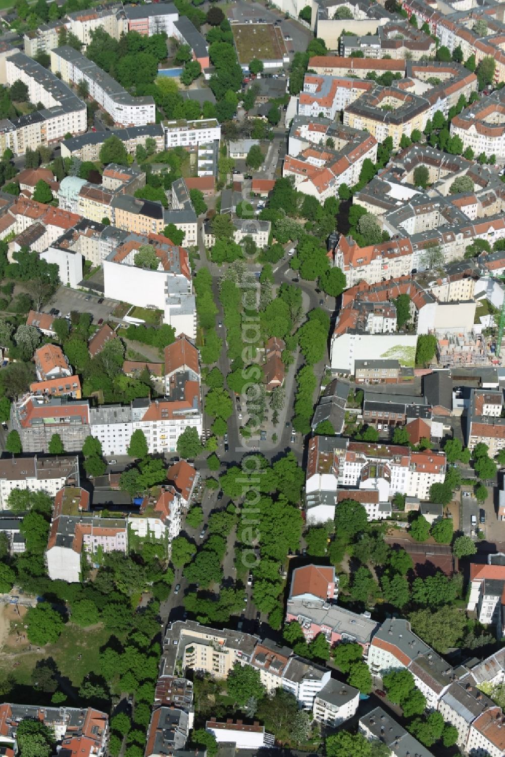 Berlin from above - Residential area of a multi-family house settlement Richardstrasse am Richardplatz im Bezirk Neukoelln in Berlin in Berlin, Germany