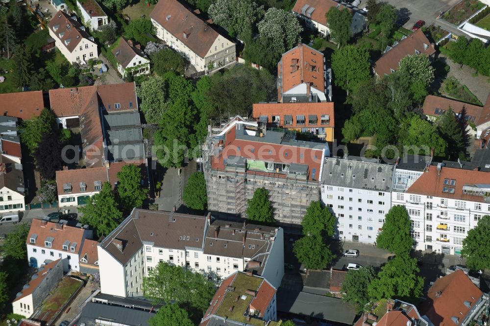 Berlin from the bird's eye view: Residential area of a multi-family house settlement Richardstrasse am Richardplatz im Bezirk Neukoelln in Berlin in Berlin, Germany