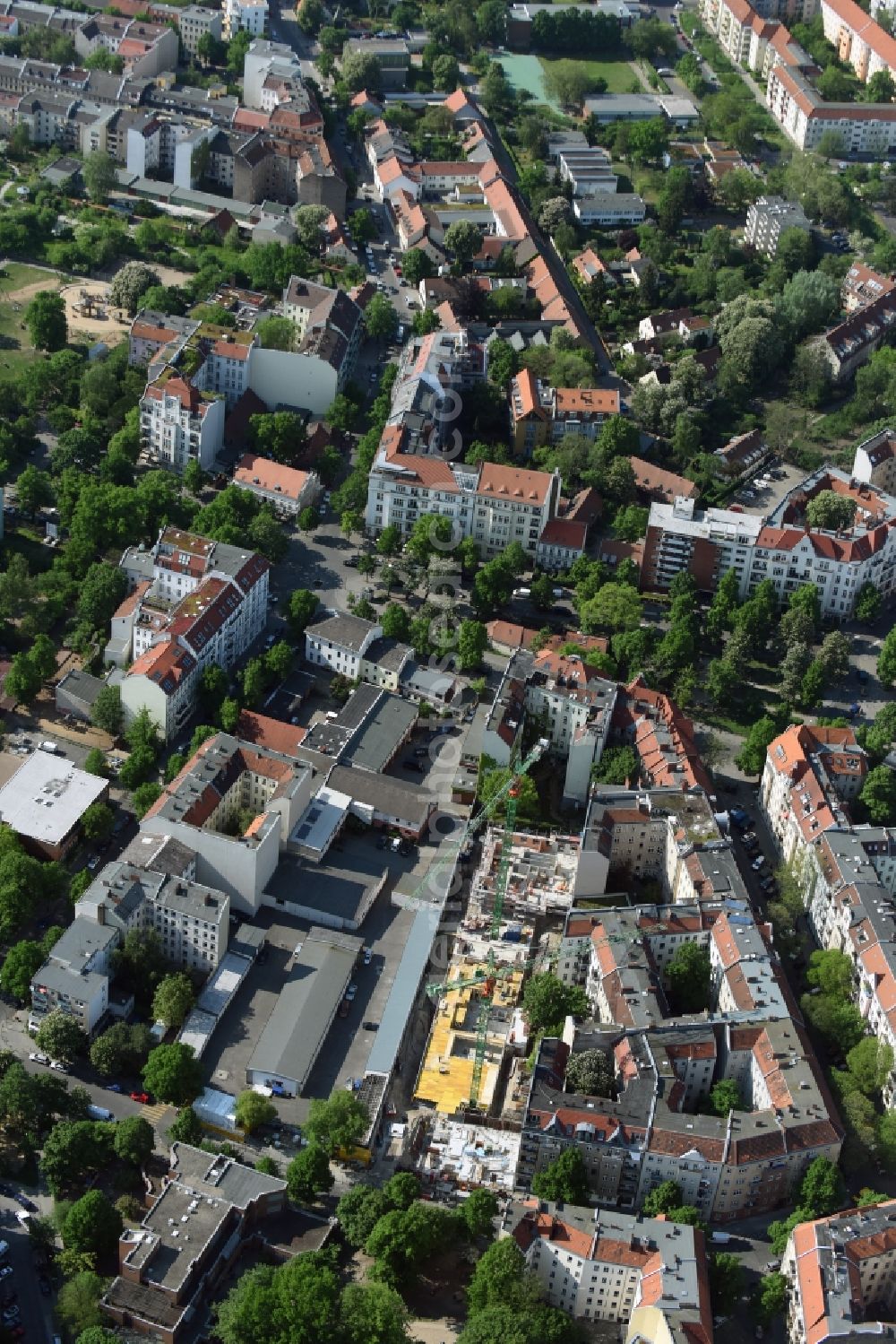 Aerial photograph Berlin - Residential area of a multi-family house settlement Richardstrasse am Richardplatz im Bezirk Neukoelln in Berlin in Berlin, Germany