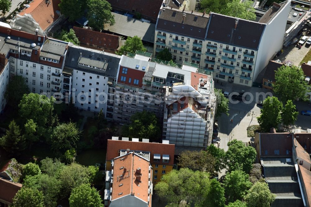 Berlin from above - Residential area of a multi-family house settlement Richardstrasse am Richardplatz im Bezirk Neukoelln in Berlin in Berlin, Germany