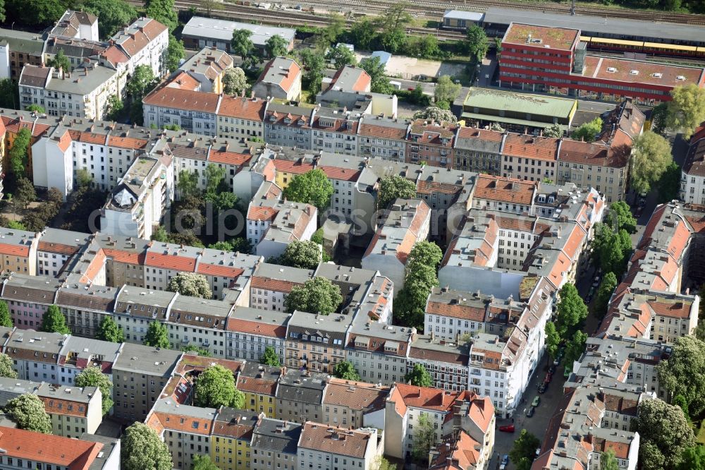 Aerial image Berlin - Residential area of a multi-family house settlement Schoeneweider and Braunschweiger Strasse in Berlin, Germany