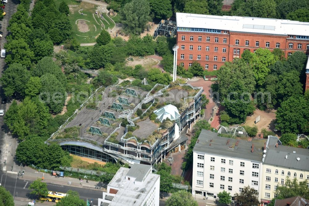 Berlin from the bird's eye view: Residential area of a multi-family house settlement Pallasstrasse - Gleditschstrasse in Berlin in Berlin, Germany