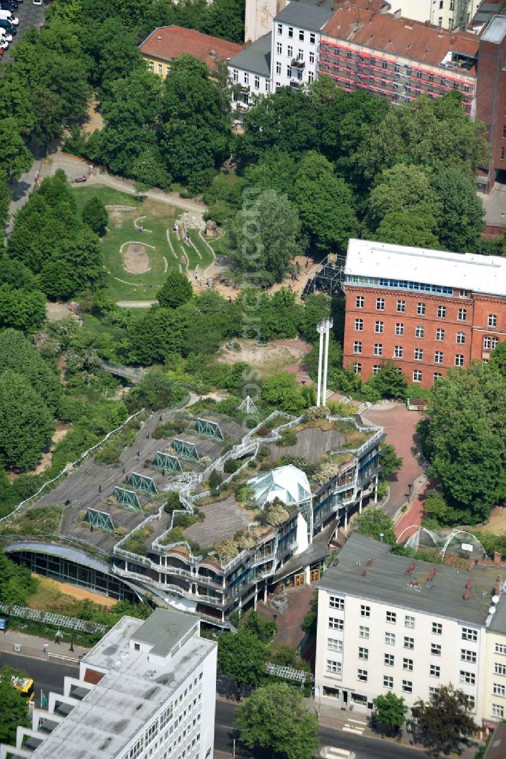 Aerial photograph Berlin - Residential area of a multi-family house settlement Pallasstrasse - Gleditschstrasse in Berlin in Berlin, Germany