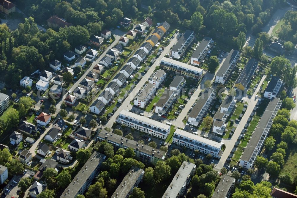 Aerial photograph Berlin - Residential area of a multi-family house settlement at Kriemhildstreet in the district Lichtenberg in Berlin