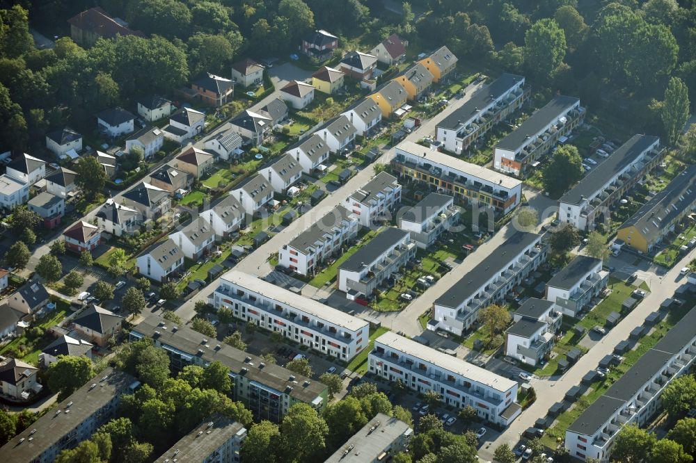 Berlin from above - Residential area of a multi-family house settlement at Kriemhildstreet in the district Lichtenberg in Berlin