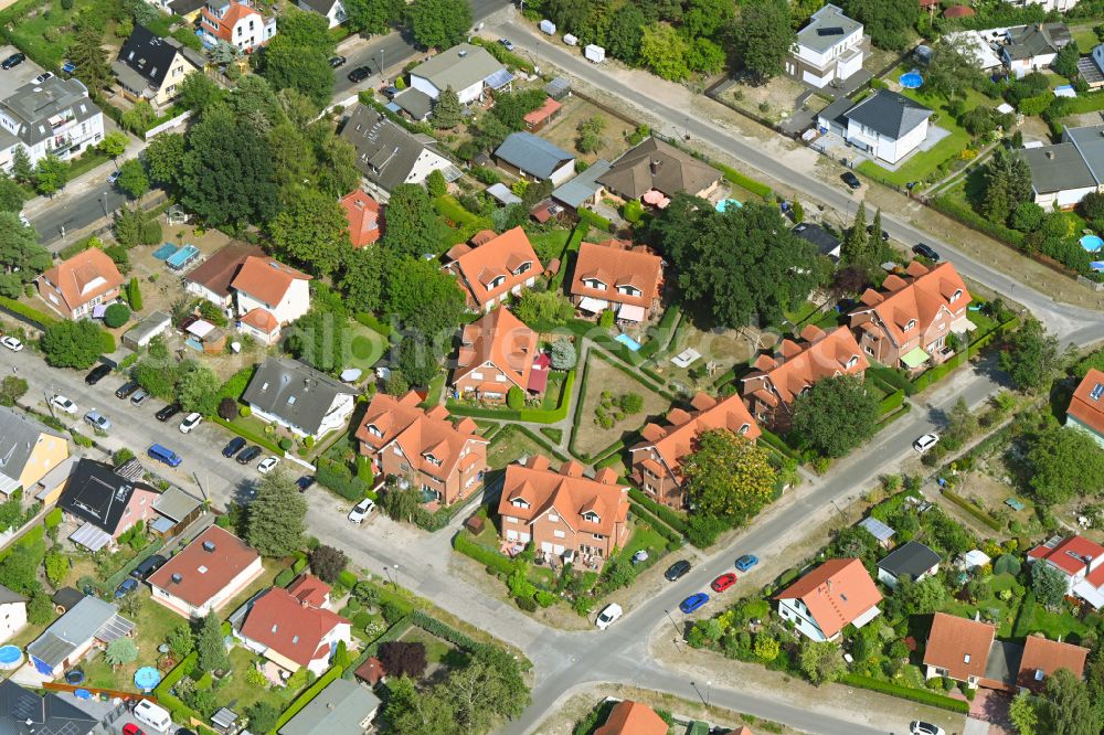 Aerial photograph Berlin - Residential area of a multi-family house settlement on Eichenstrasse - Jaegerstrasse in the district Kaulsdorf in Berlin, Germany