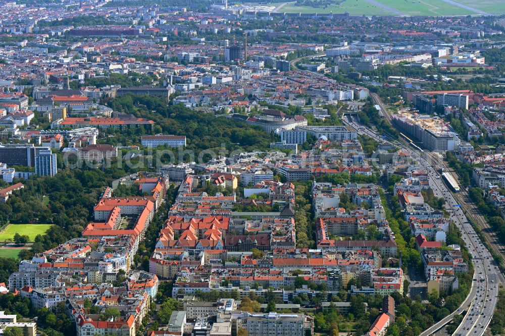 Aerial photograph Berlin - Residential area of the multi-family house settlement in the district Wilmersdorf in Berlin, Germany