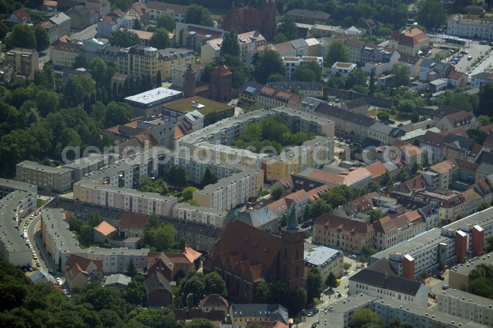 Aerial image Bernau bei Berlin - Roof and wall structures in residential area of a multi-family house settlement at the Berliner Strasse in the inner city of Bernau bei Berlin in the state Brandenburg