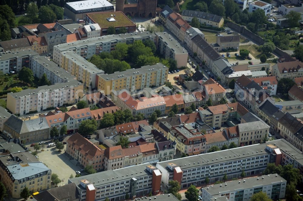 Aerial photograph Bernau bei Berlin - Roof and wall structures in residential area of a multi-family house settlement at the Berliner Strasse in the inner city of Bernau bei Berlin in the state Brandenburg