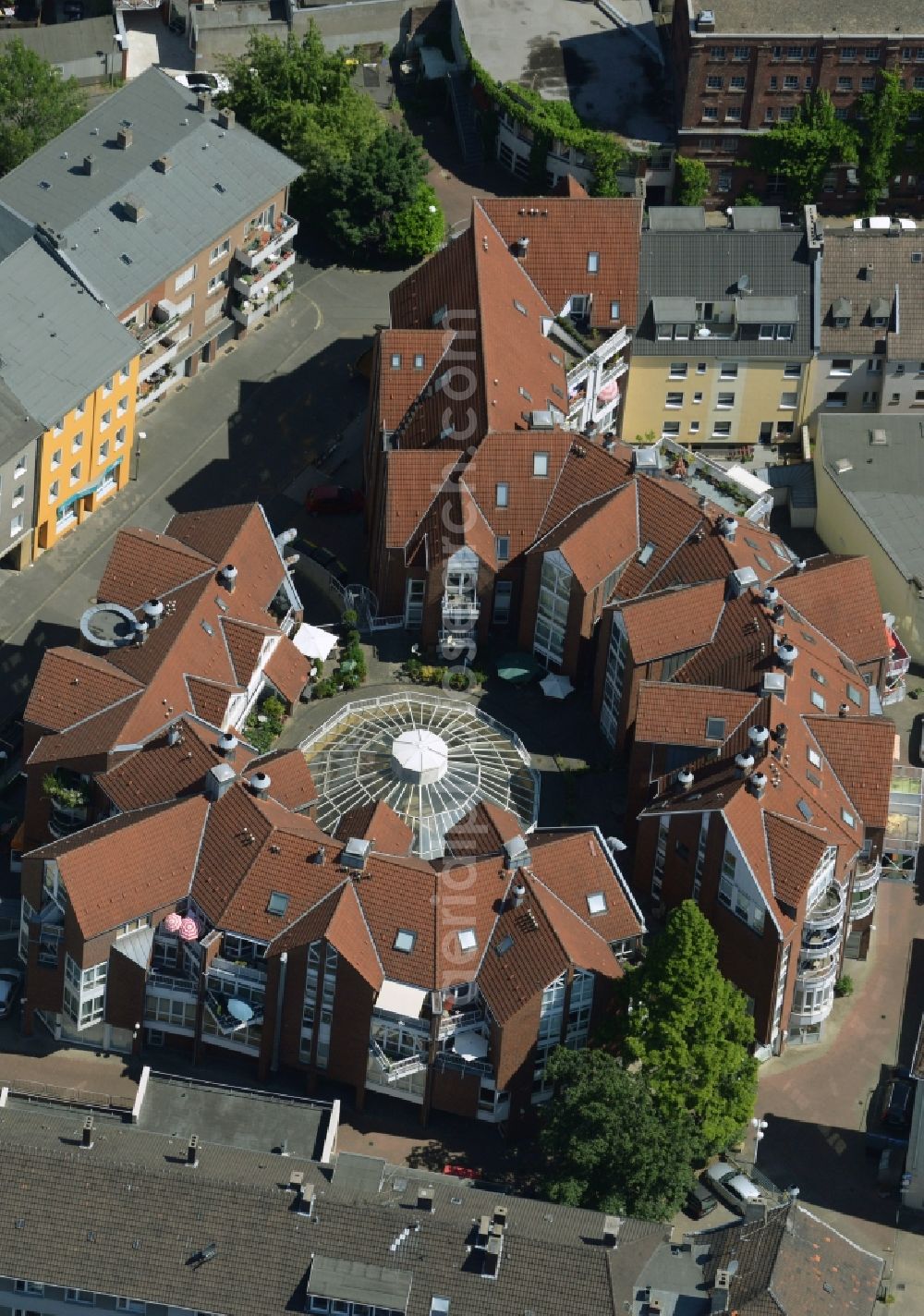 Aerial photograph Bochum - Roof and wall structures in residential area of a multi-family house settlement Gerberstrasse in Bochum in the state North Rhine-Westphalia