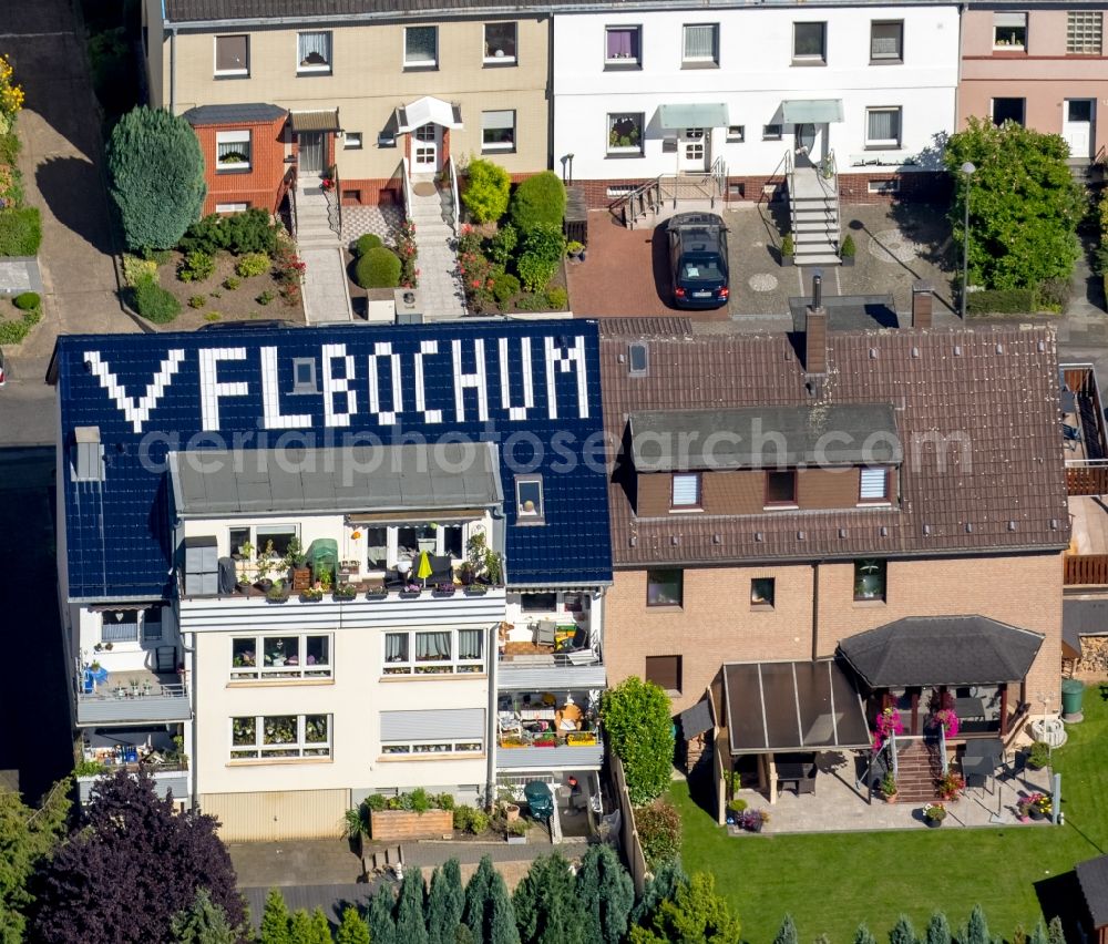 Bochum from the bird's eye view: Roof and wall structures in residential area of a multi-family house settlement with VFL promotion in Bochum in the state North Rhine-Westphalia