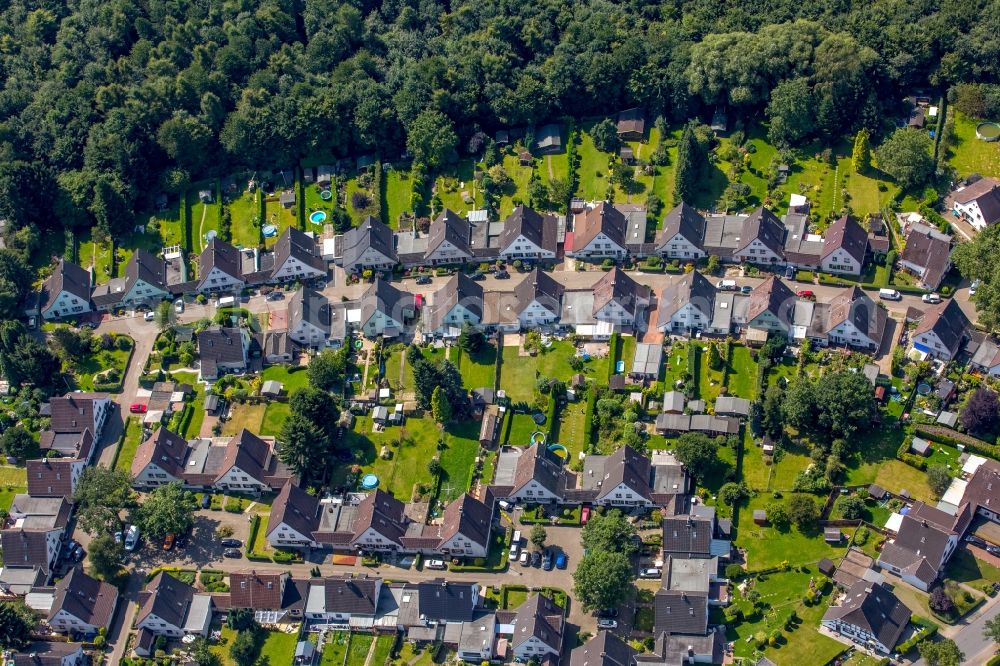 Bochum from above - Multi-family houses at the Heidackerstrasse in Bochum in the state North Rhine-Westphalia