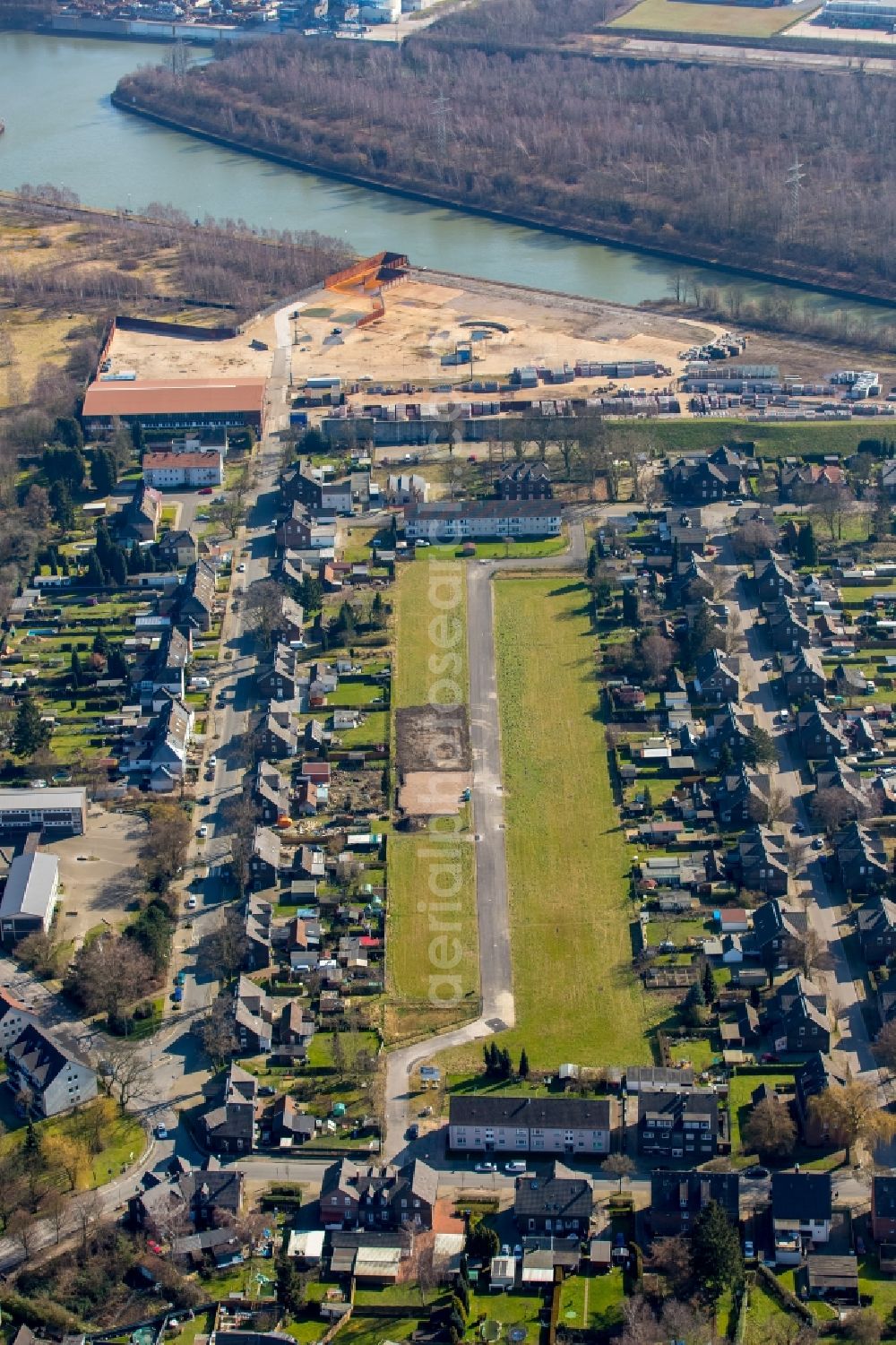 Aerial photograph Bottrop - Residential area of a multi-family house settlement between the Schuermann street und the Bergbau street in Bottrop- Ebel in the state North Rhine-Westphalia